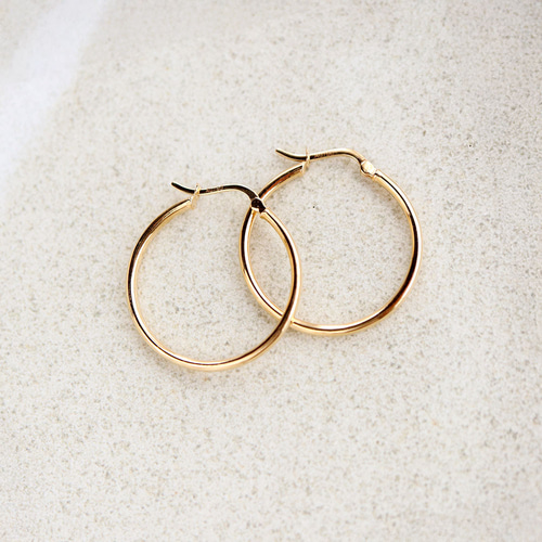 【新品未使用】K18 イエローゴールド フープピアス 20mm 中空 Ear Jewelry】K18 イエローゴールド フープ ピアス（20mm