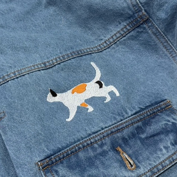 三毛猫のワンポイント刺繍 ビッグシルエットデニム長袖ジャケット＜ミディアムウォッシュ＞ 5枚目の画像