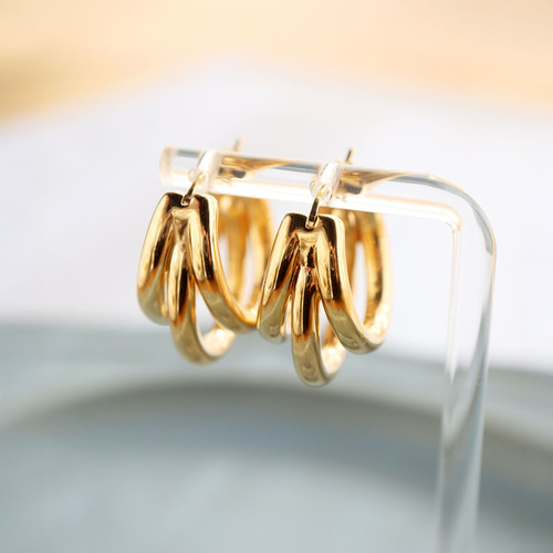 3連フープピアス 中空 K18、K14WG 家庭用測りで約2g 片耳 K18 Hollow Triple Hoop Earrings 中空3連フープピアス ピアス（フープ