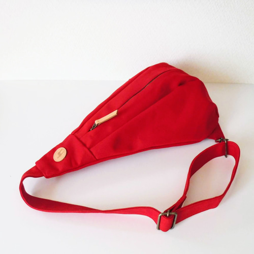 ボディバッグ「Drops」8号帆布レッド／しずく型（ドロップ型）ボディ