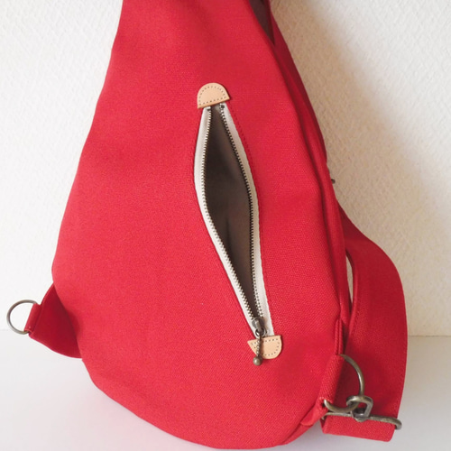 ボディバッグ「Drops」8号帆布レッド／しずく型（ドロップ型）ボディ