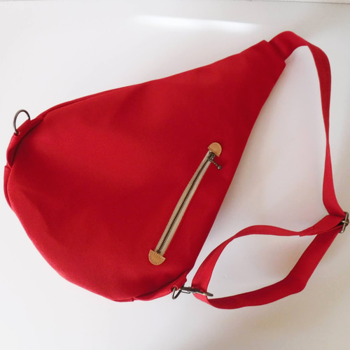 ボディバッグ「Drops」8号帆布レッド／しずく型（ドロップ型）ボディ