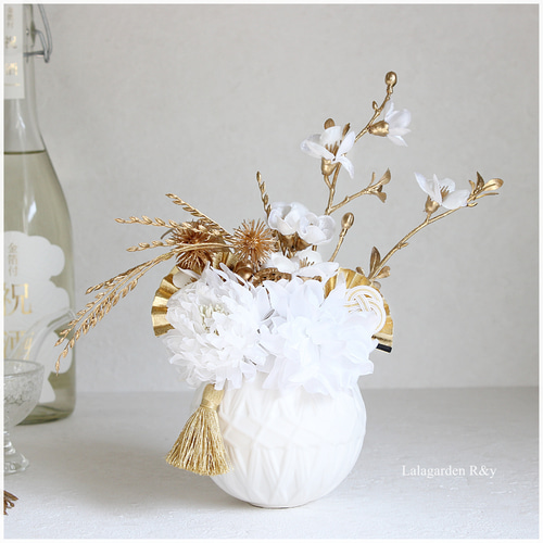 シンプル＆モダン 花てまりのお正月飾り 迎春 アーティフィシャル