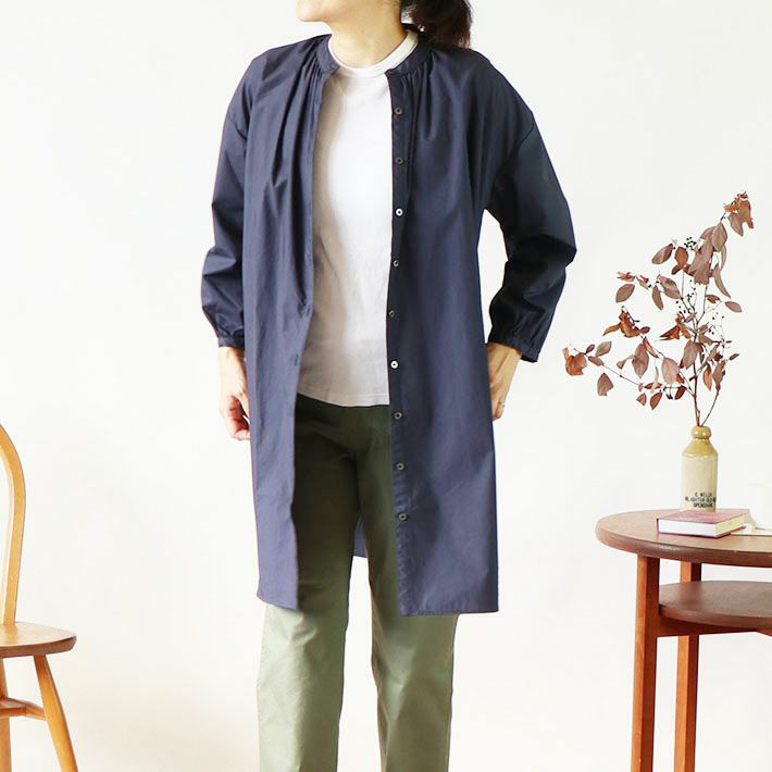 きれいめ　コットンタイプライター　ギャザーロングシャツ