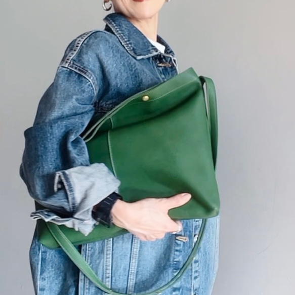 ビッグサコッシュ グリーン　本革製　サコッシュバッグ 9枚目の画像