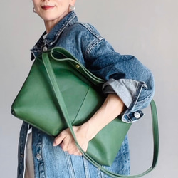 ビッグサコッシュ グリーン　本革製　サコッシュバッグ 8枚目の画像