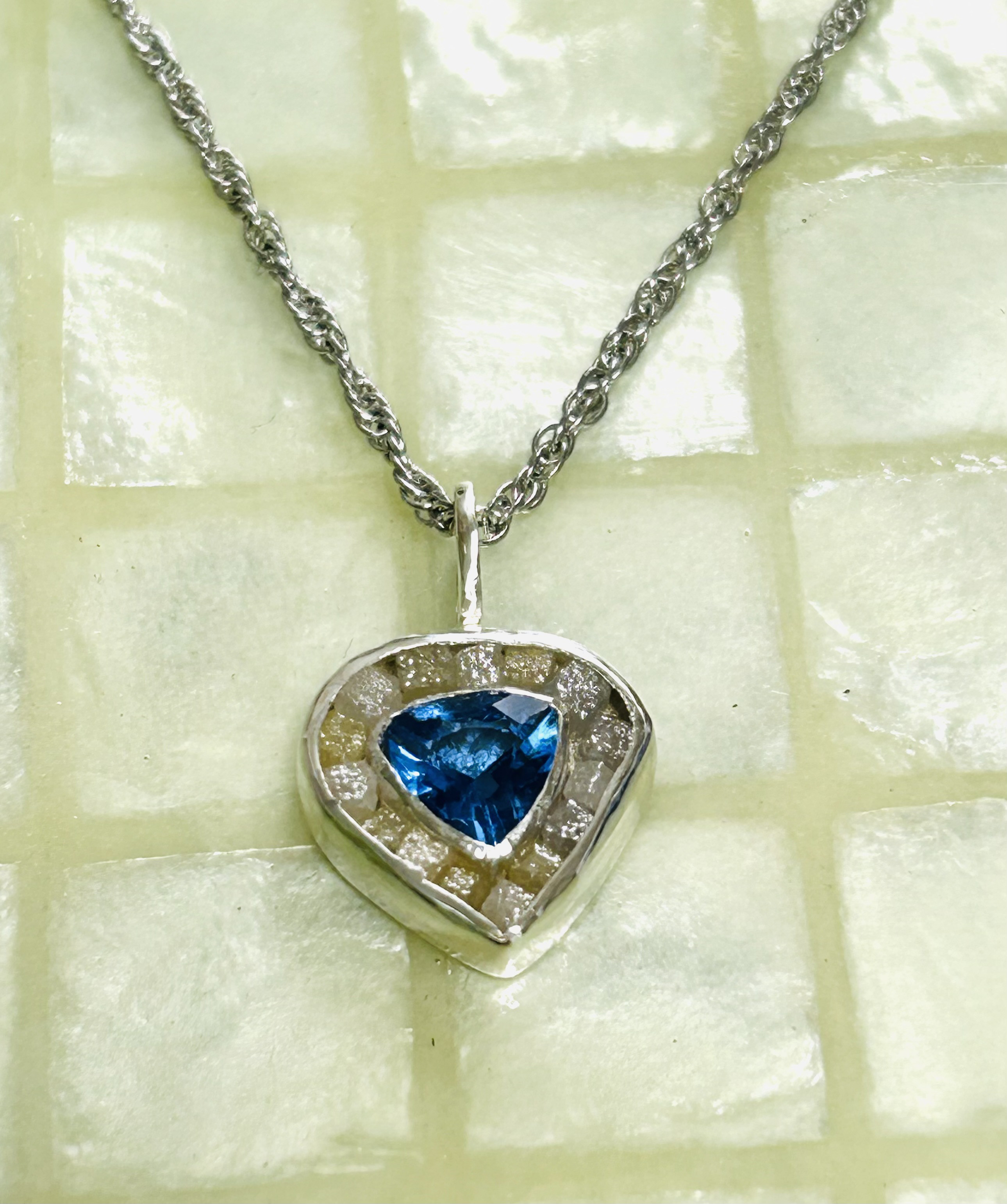 青色フローライトペンダントトップ