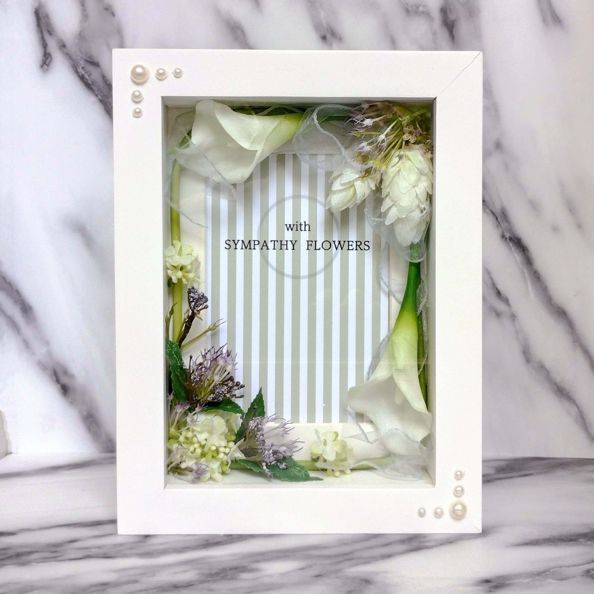 お悔やみ・虹の橋・フォトフレーム　【遺影花額】No.37ミニカラー・コデマリ・シルバーオーガンジーリボン　〜一点物〜