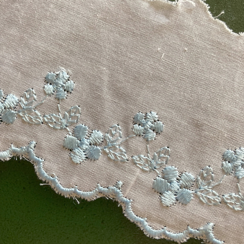 白綿レース水色刺繡花片山スカラップ ＠50cm/￥ #202411134