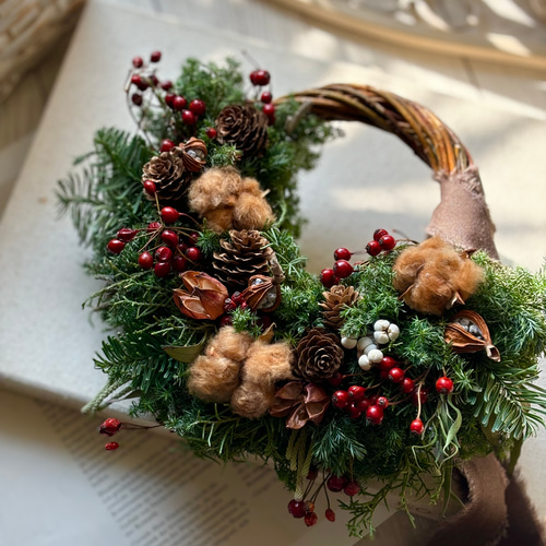 静かな小さなリース 小さな木の実MIXの小さなリース☆ ドライフラワー vie fleur 通販