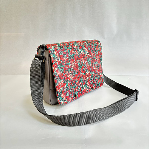 ショルダーバッグをリバティで楽しむ！（防水防汚なラミネート使用