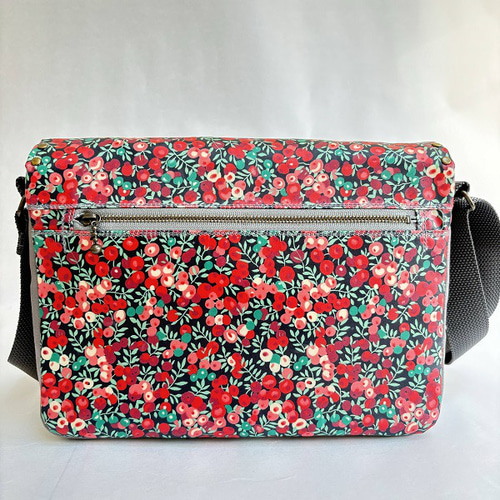 ショルダーバッグをリバティで楽しむ！（防水防汚なラミネート使用