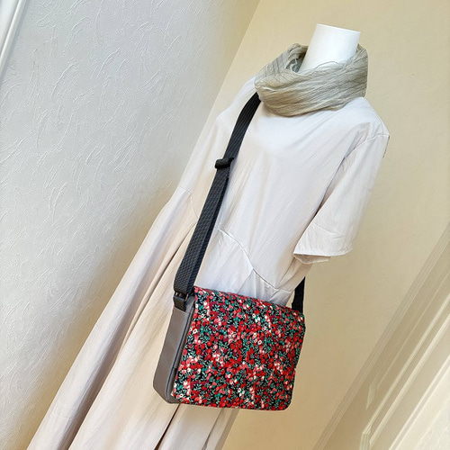 ショルダーバッグをリバティで楽しむ！（防水防汚なラミネート使用