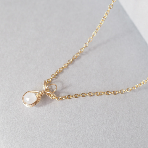 14kgf レインボームーンストーンの一粒雫チャーム