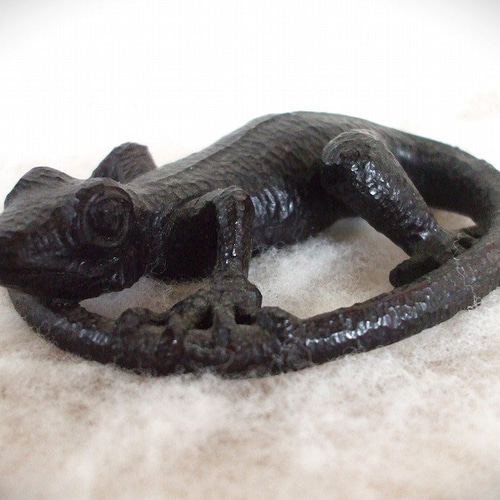 ♪ヤモリの木彫り置物♪黒檀です♪ 彫刻 zizimomo 通販 18514412