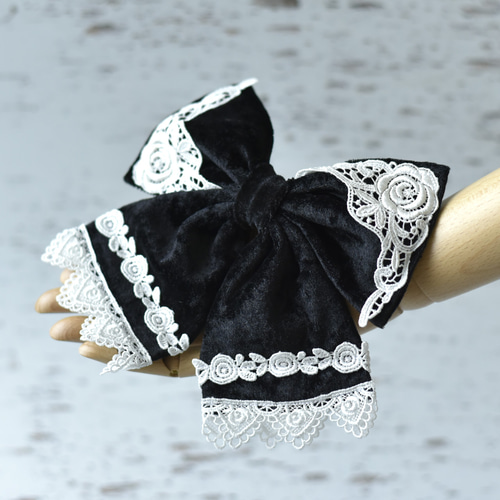 闇に咲く淑女｜クラッシュベロアと薔薇刺繍レースが重なるモノクロ