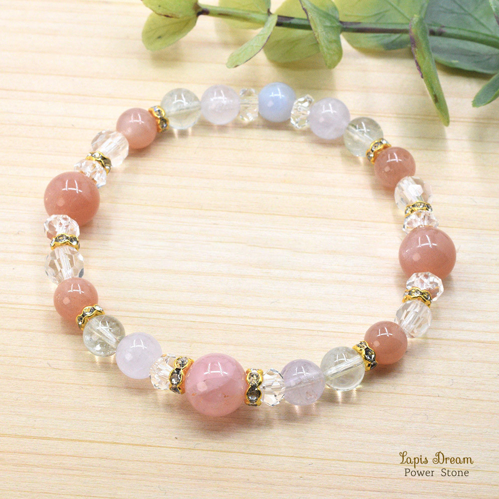 女性としての魅力を高めて、充実した生活を送るお守り｜ オレンジムーンストーンの天然石パワー.ストーン ブレスレット