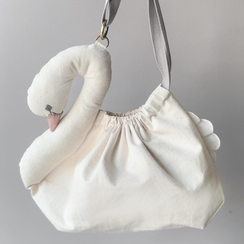 スワンポーチ M 】白鳥巾着 巾着バッグ クボミ 通販 18514795｜Creema