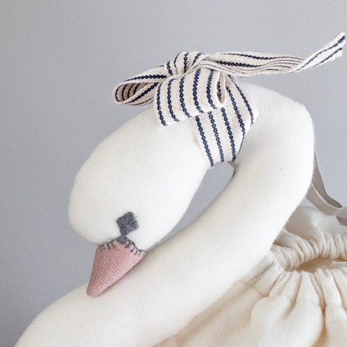 スワンポーチ M 】白鳥巾着 巾着バッグ クボミ 通販 18514795｜Creema