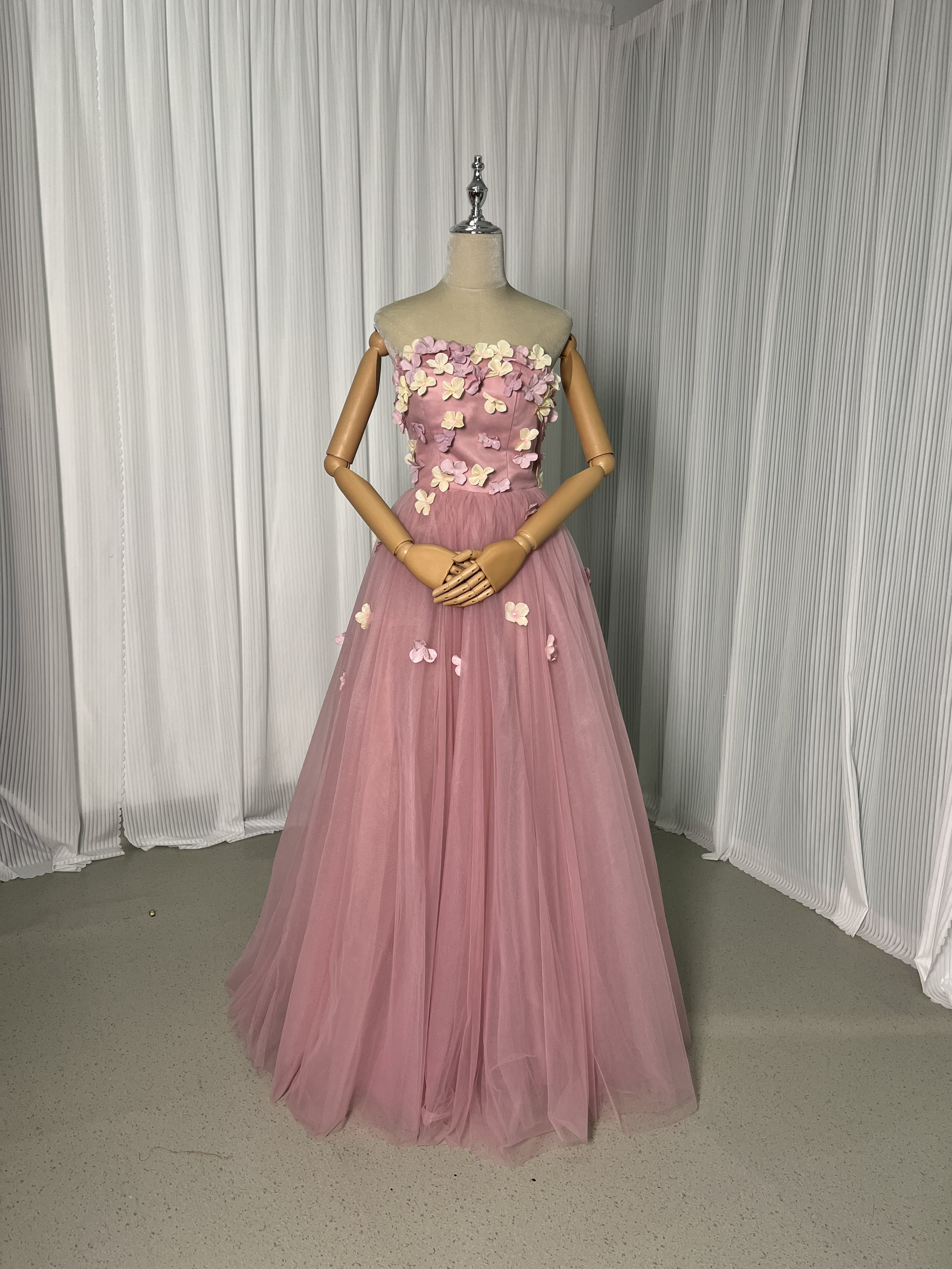 送料無料！ウェディングドレス カラードレス　 Aラインライン ベアトップ  チュールスカート　編み上げ 結婚式/披露宴 26,644円