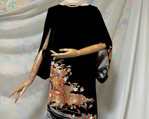 吉祥模様 宝尽くし 花尽くし 金彩 黒留袖ドレス ケープスリーブ 着物