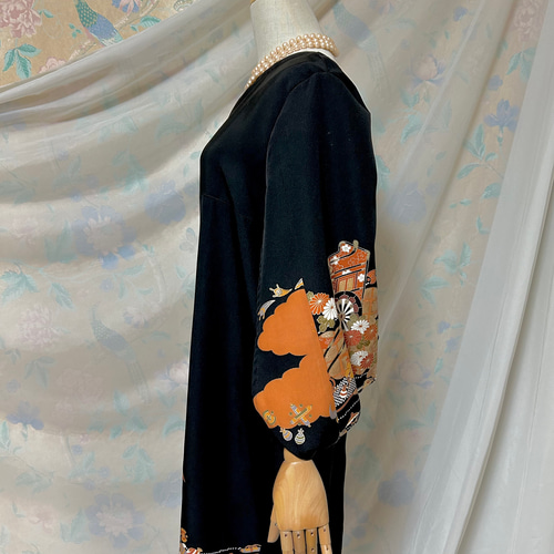 吉祥模様 宝尽くし 花尽くし 金彩 黒留袖ドレス ケープスリーブ 着物