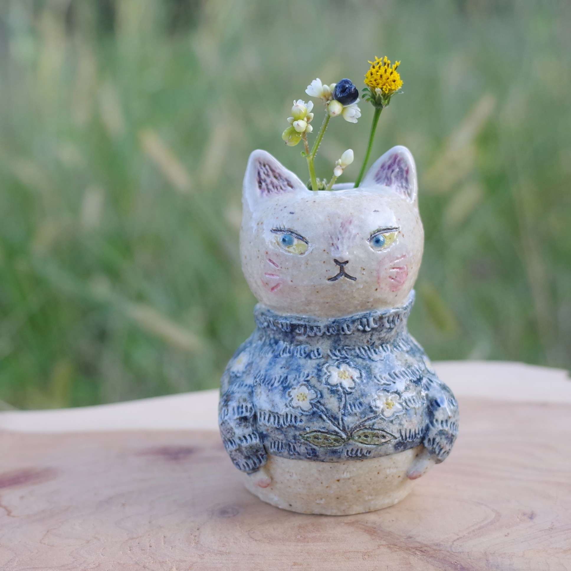 一輪挿し 青と白の花柄 陶器