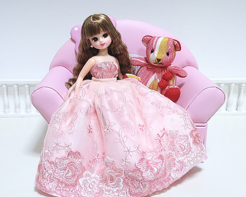リカちゃん　ハンドメイドドレス　No.138 リカちゃんハンドメイドドレス（白ジャガードサテン×Oブレード