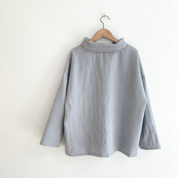 ストレッチウールのオフタートルプルオーバー/ラビットグレー 2枚目の画像