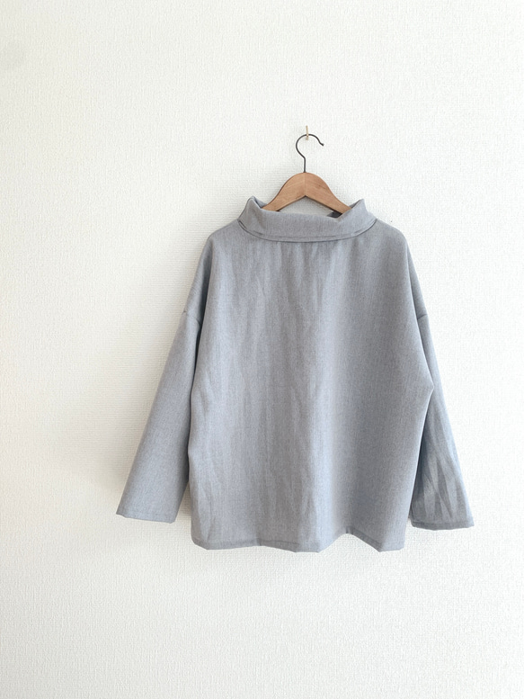 ストレッチウールのオフタートルプルオーバー/ラビットグレー 2枚目の画像