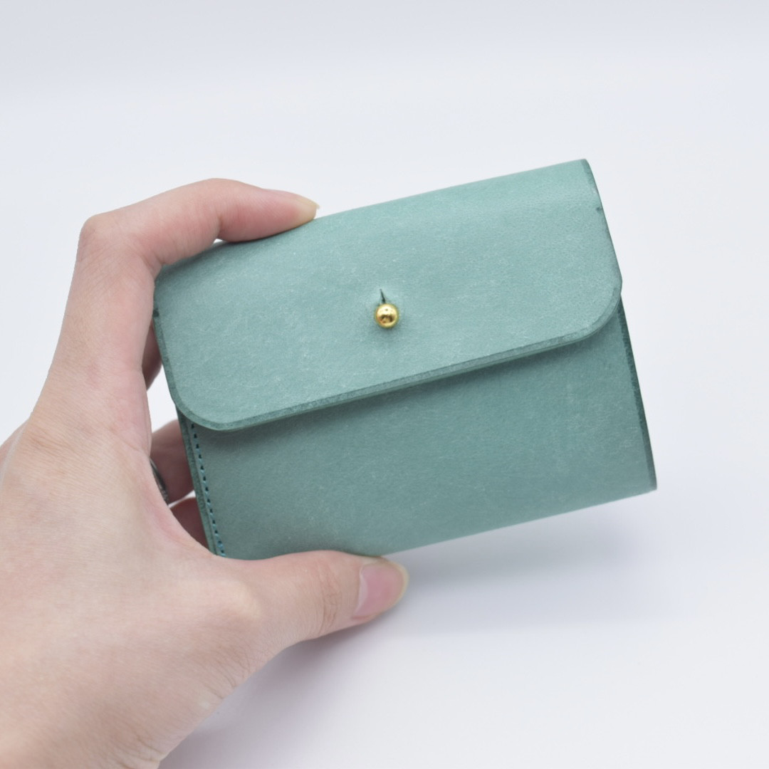 くすみカラーが人気。ギボシ3つ折りミニウォレット【イタリアンレザー】【オールレザー】