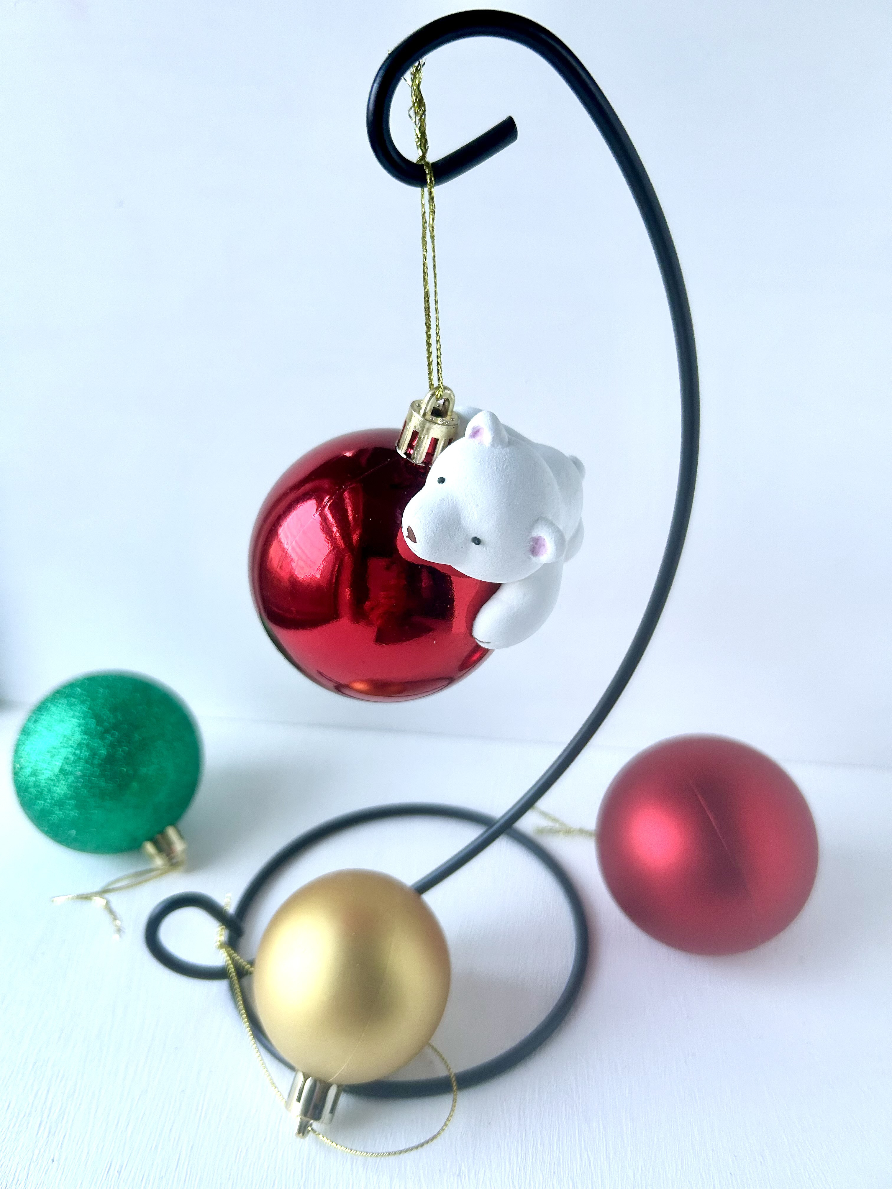 一生懸命つかまるシロクマさんクリスマスオーナメント