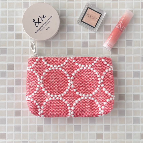 タンバリン ミニ コスメ ポーチ レッド ミナペルホネン の刺繍生地  