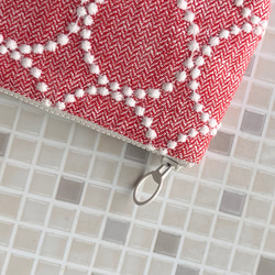 タンバリン ミニ コスメ ポーチ　レッド　ミナペルホネン の刺繍生地 tambourine 4枚目の画像