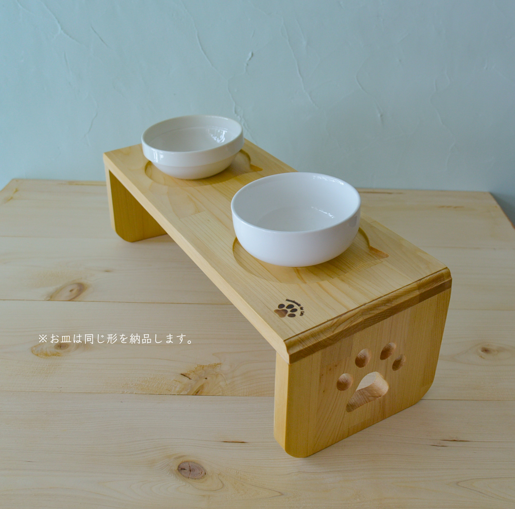 菌や水に強く洗える餌台　青森ひばの猫顔の餌台＜多頭用＞