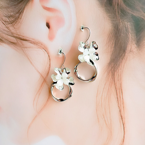 【#1353】パール　フラワー　フープ　ハンドメイド　アクセサリー　ピアス 1353】パール フラワー フープ ハンドメイド アクセサリー ピアス
