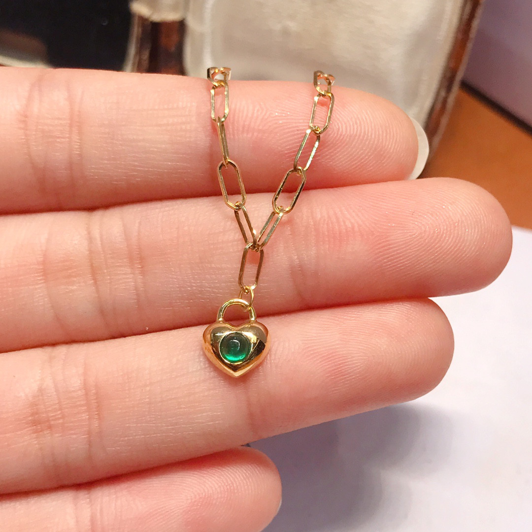 ハートモチーフ　エメラルド付きブレスレットk18