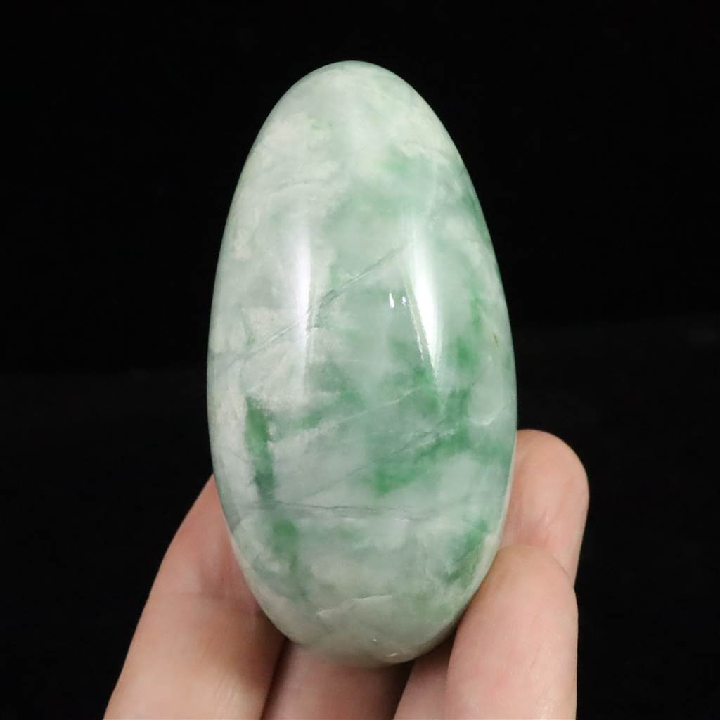 糸魚川翡翠  ヒスイ  緑 68mm エッグ 138.7g #67807
