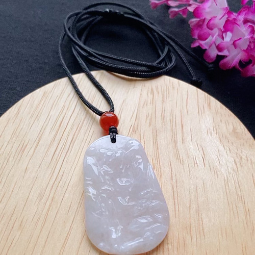 本翡翠彫刻山水風景ペンダントトップ