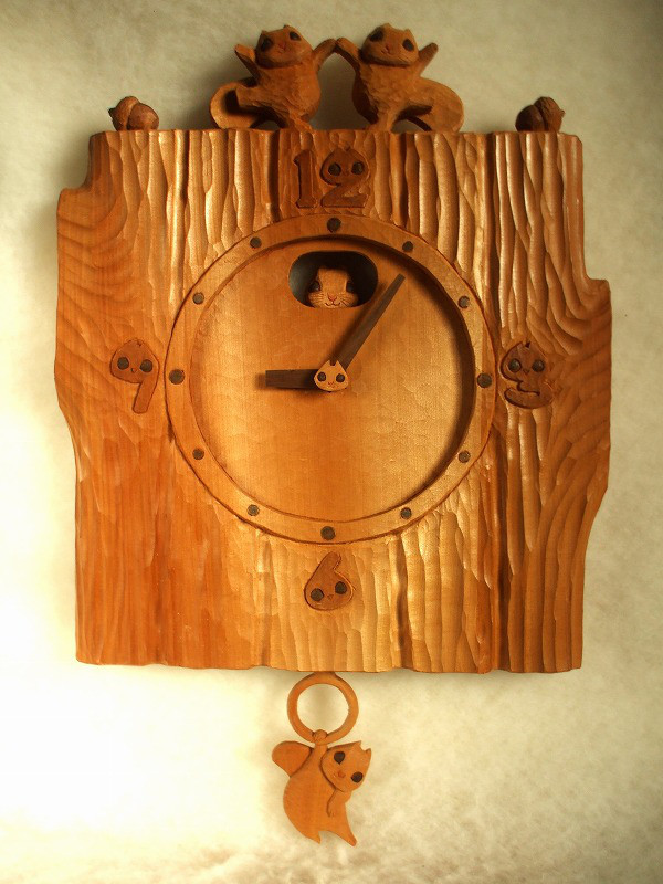 ♪喜びいっぱいポーズのモモンガをあしらった振り子掛け時計♪ 48,000円