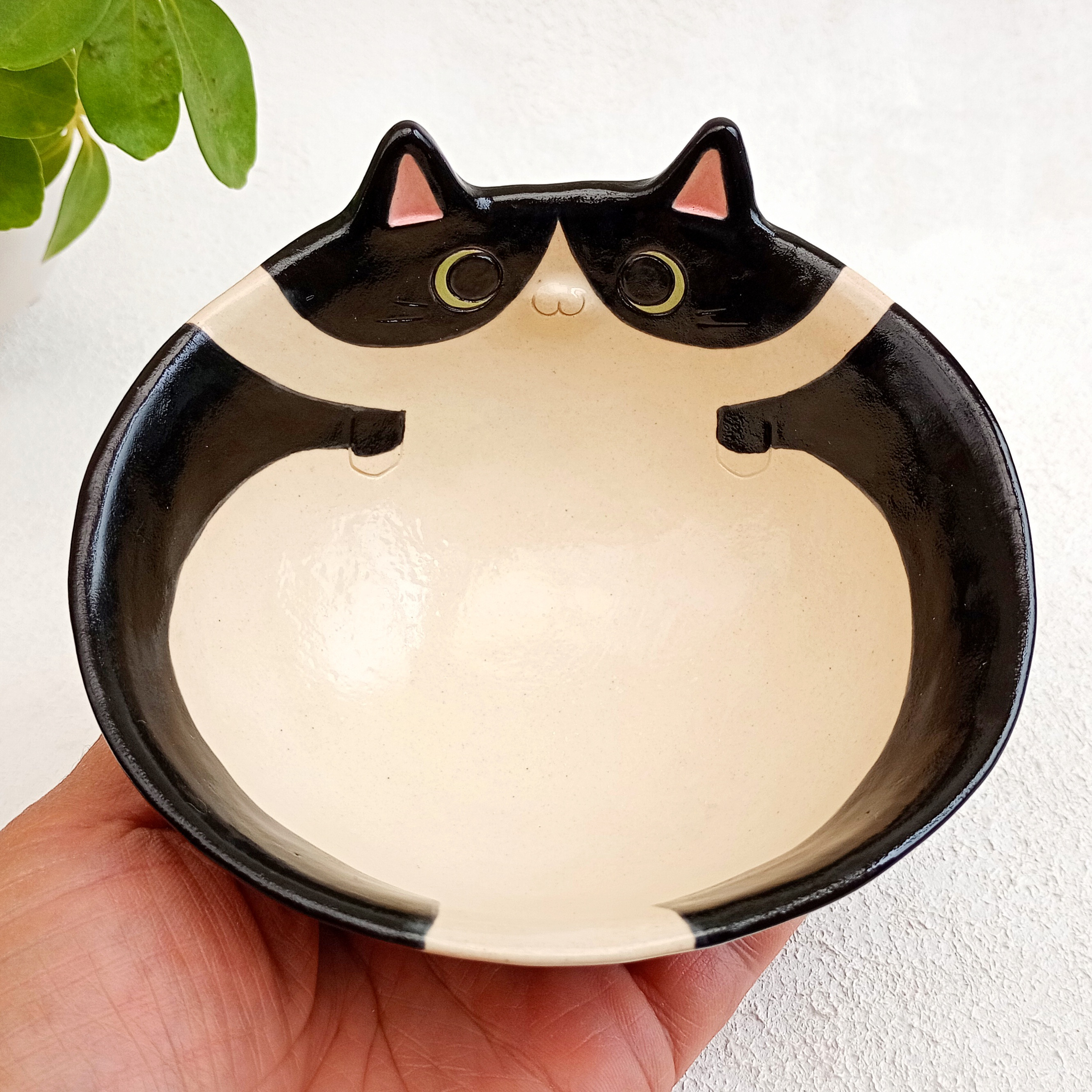 白黒猫飯碗  楽しい動物の陶器　受注製作
