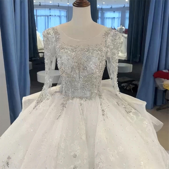 可愛いウェディングドレス 高級感 スクエアネック 長袖 ビジュー美品  