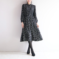 New華奢見え【ボタニカル柄】クラシカルブラックパフスリーブスタンドカラーワンピース♥ 3枚目の画像