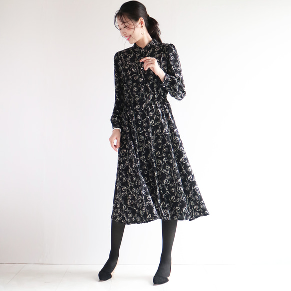 New華奢見え【ボタニカル柄】クラシカルブラックパフスリーブスタンドカラーワンピース♥ 6枚目の画像