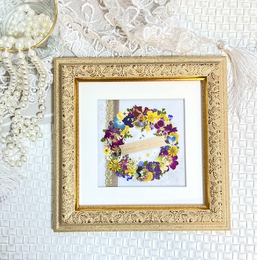 ゴージャスゴールドフレームのミニリース　押し花額