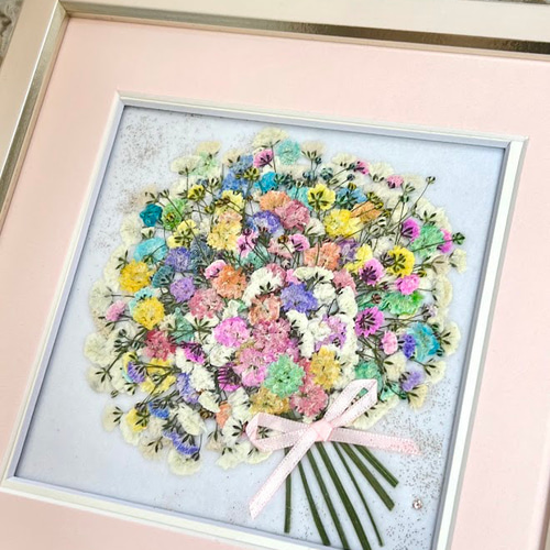 淡い淡いピンクの虹色かすみ草のミニ押し花アート額 その他インテリア