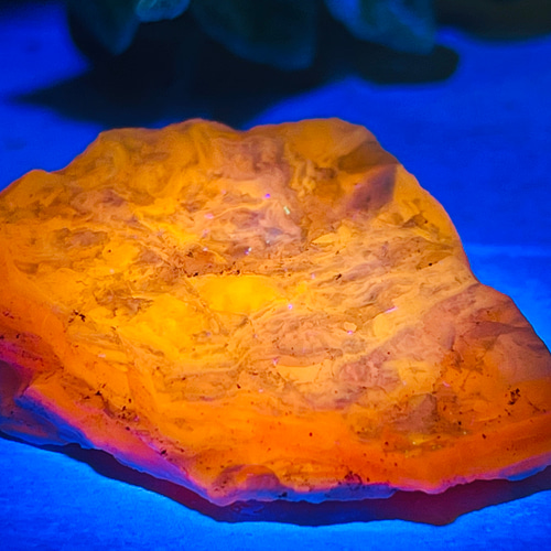 北海道石 然別湖西方産 蛍光 大雪オパール 原石 ラフストーン 天然石