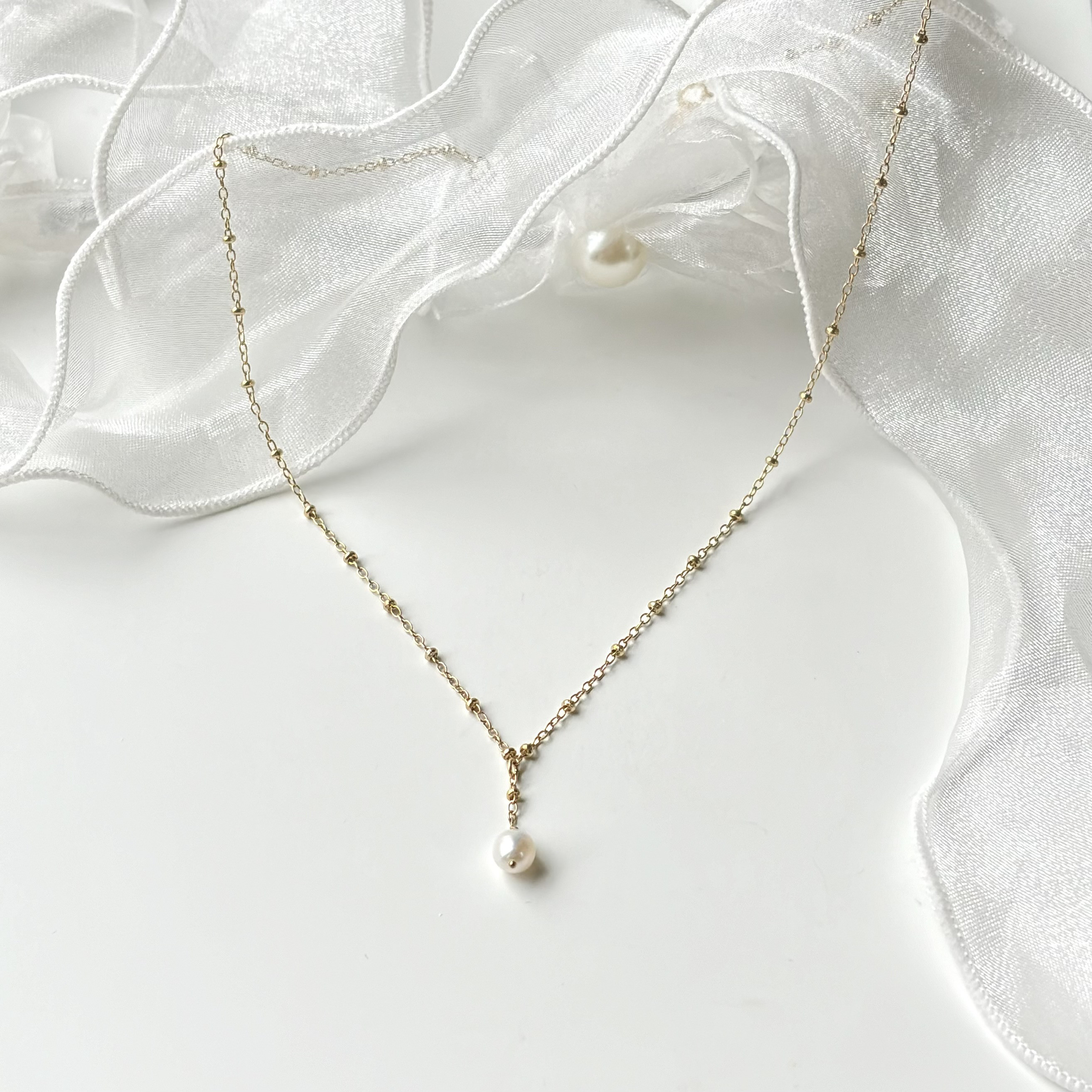 061No【高品質✨】Y字ネックレス　パール　ゴールド　シンプル　上品　オシャレ