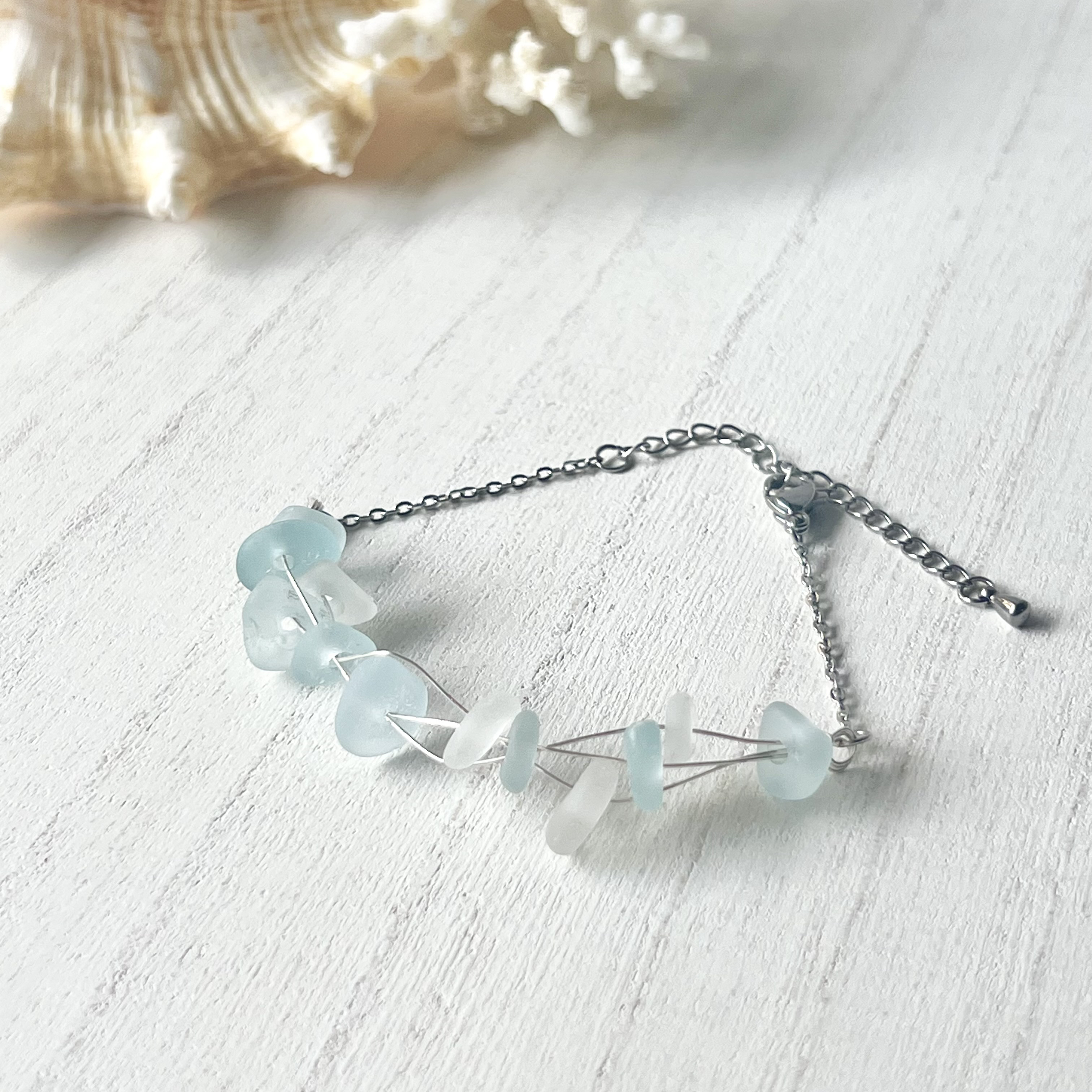 繋がる縁~空色シーグラスブレスレット~