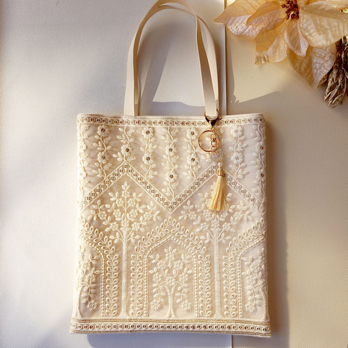 受注制作】刺繍リボンと合成皮革のぺたんこバッグ きれいめ サブバッグ 